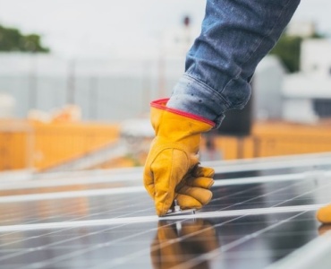 Vom Dach bis zum Garten: Die beste erneuerbare Energie fürs Einfamilienhaus finden